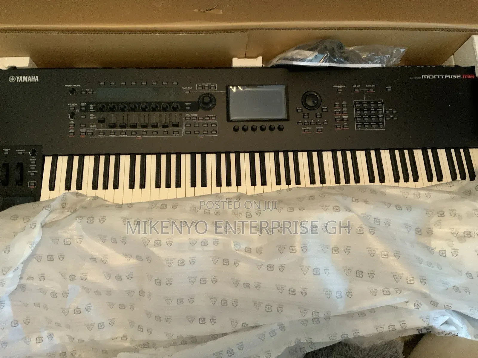 Yamaha Montage M8x 88-Key Synthesizer With Stand