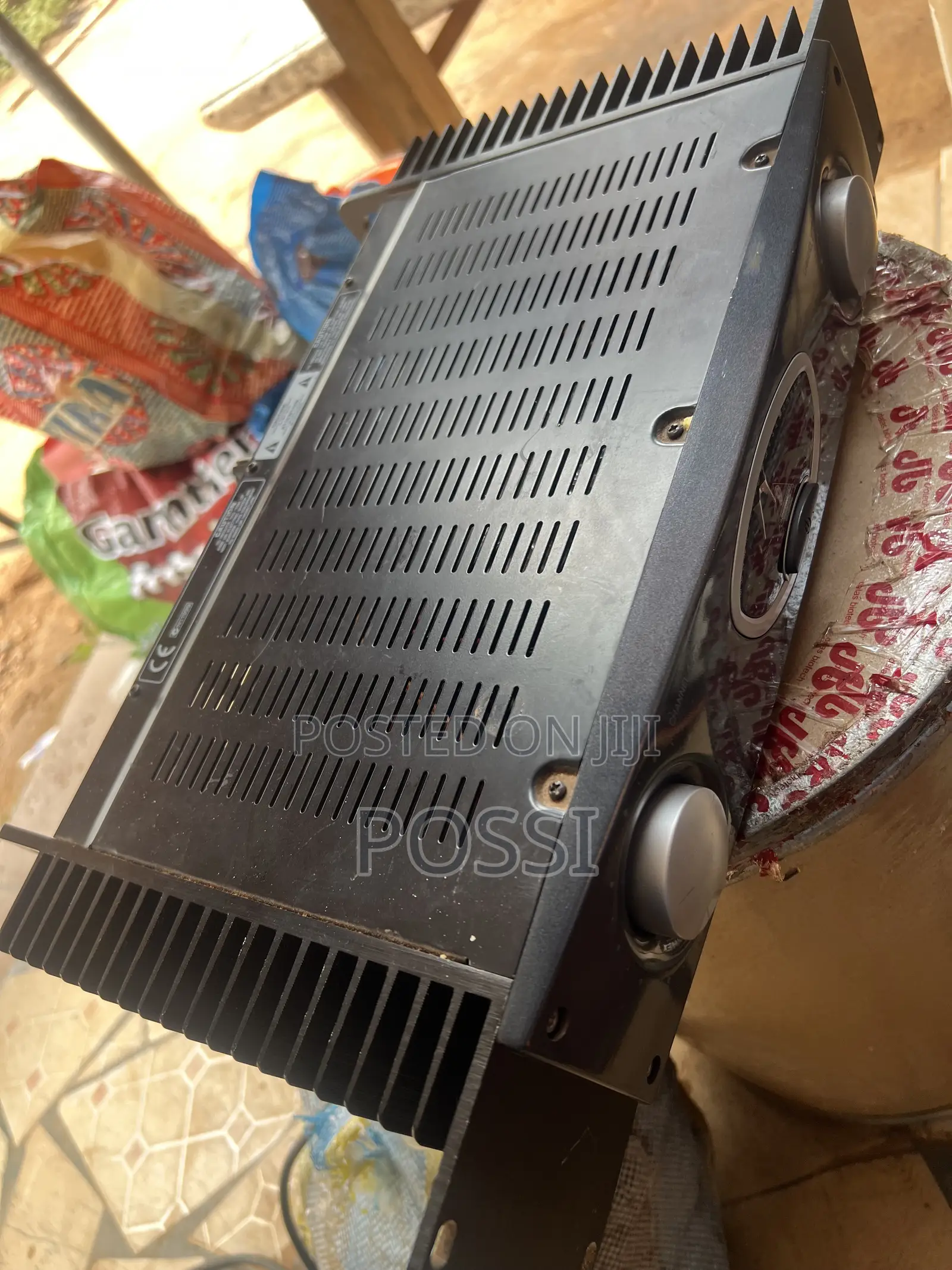 Original Behringer Power Amplifier ( Mid )