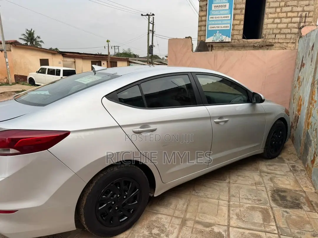 Hyundai Elantra 2017 Silver