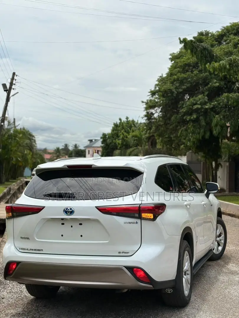 Toyota Highlander XLE 2021 White