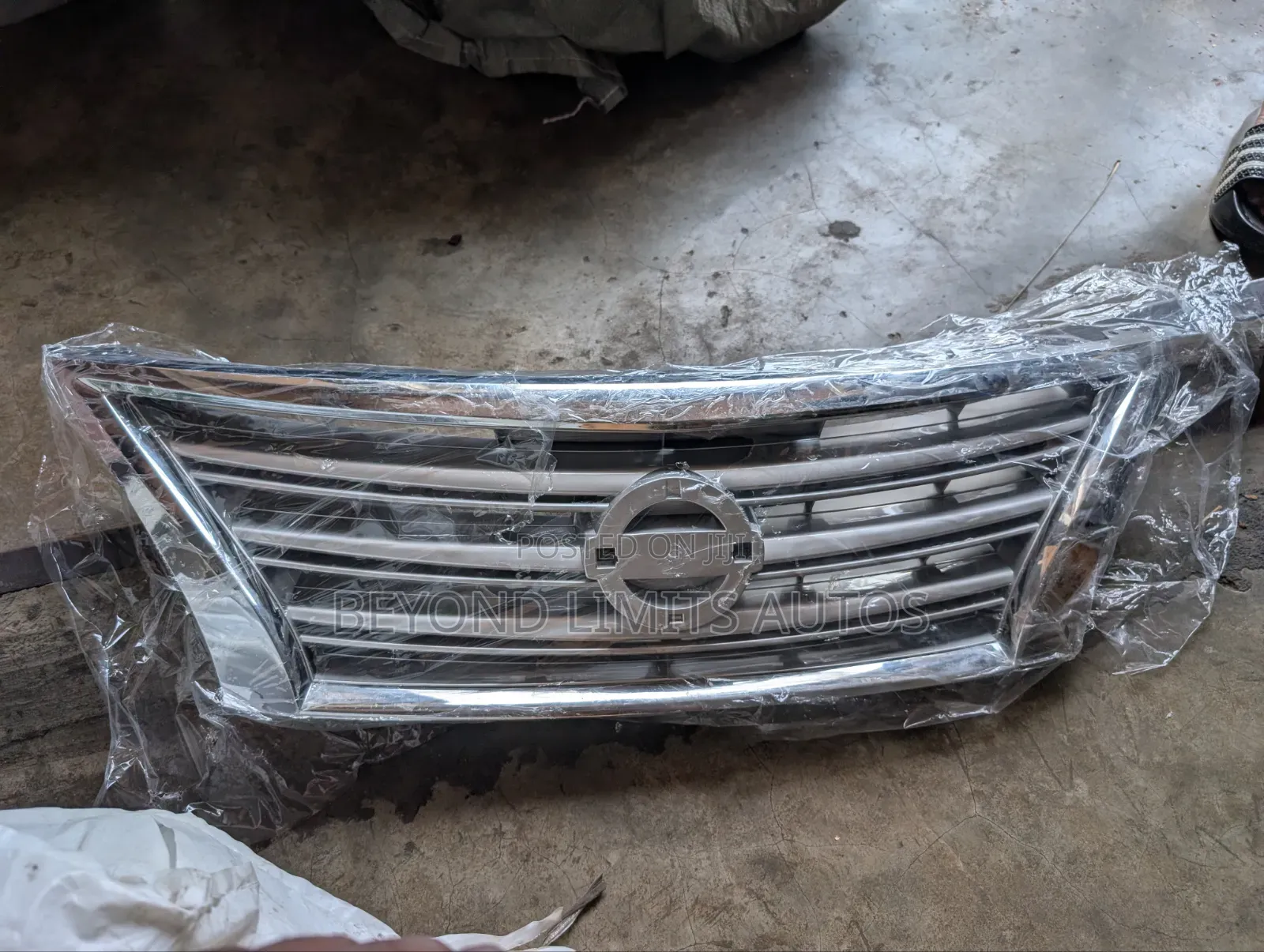 Nissan Sentra 2013,2014,2015 Top Grille / Top Shell/Grille