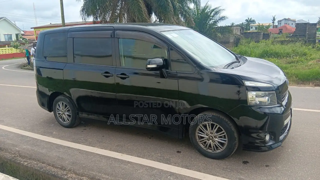 Toyota Voxy 2013 Black