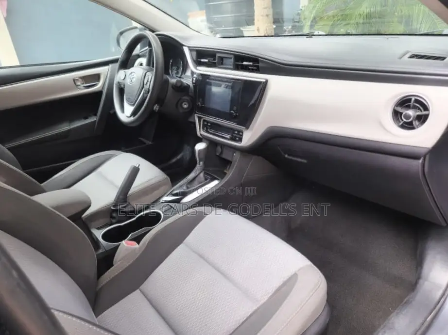 Toyota Corolla LE (1.8L 4cyl 2A) 2018 Gray
