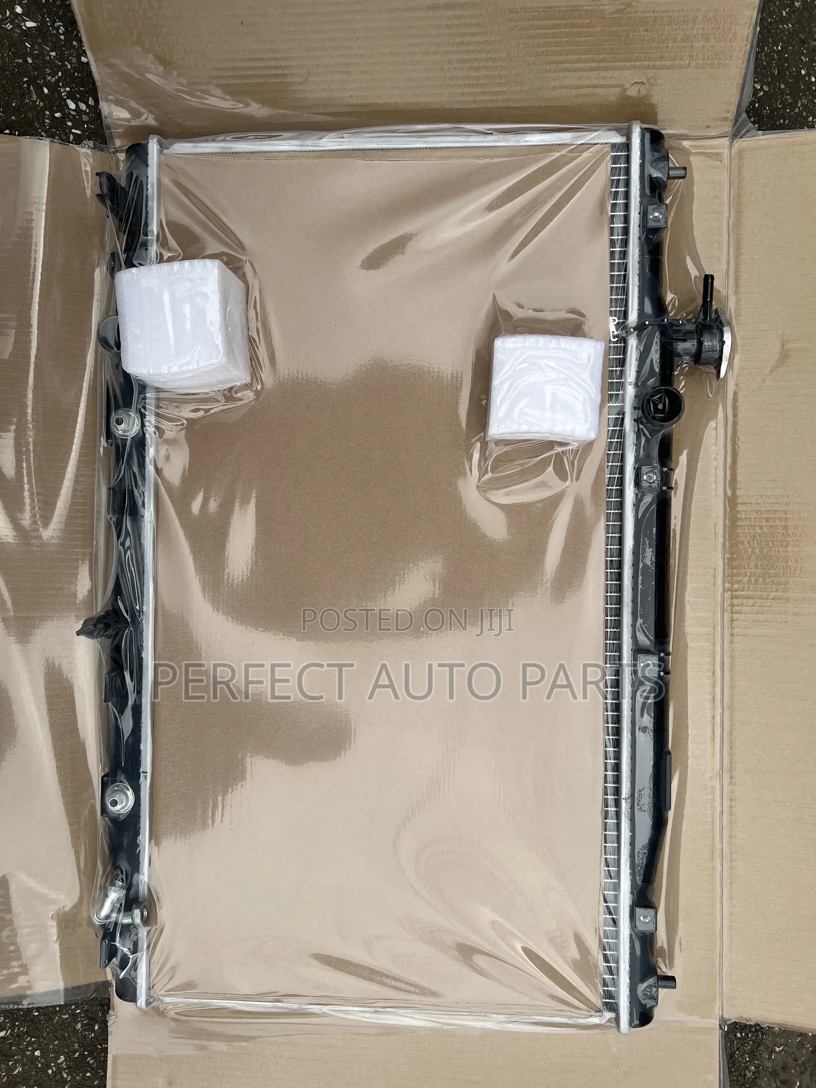 Honda CRV 2007 2008 2009 2010 2011 Radiator / Water Tank