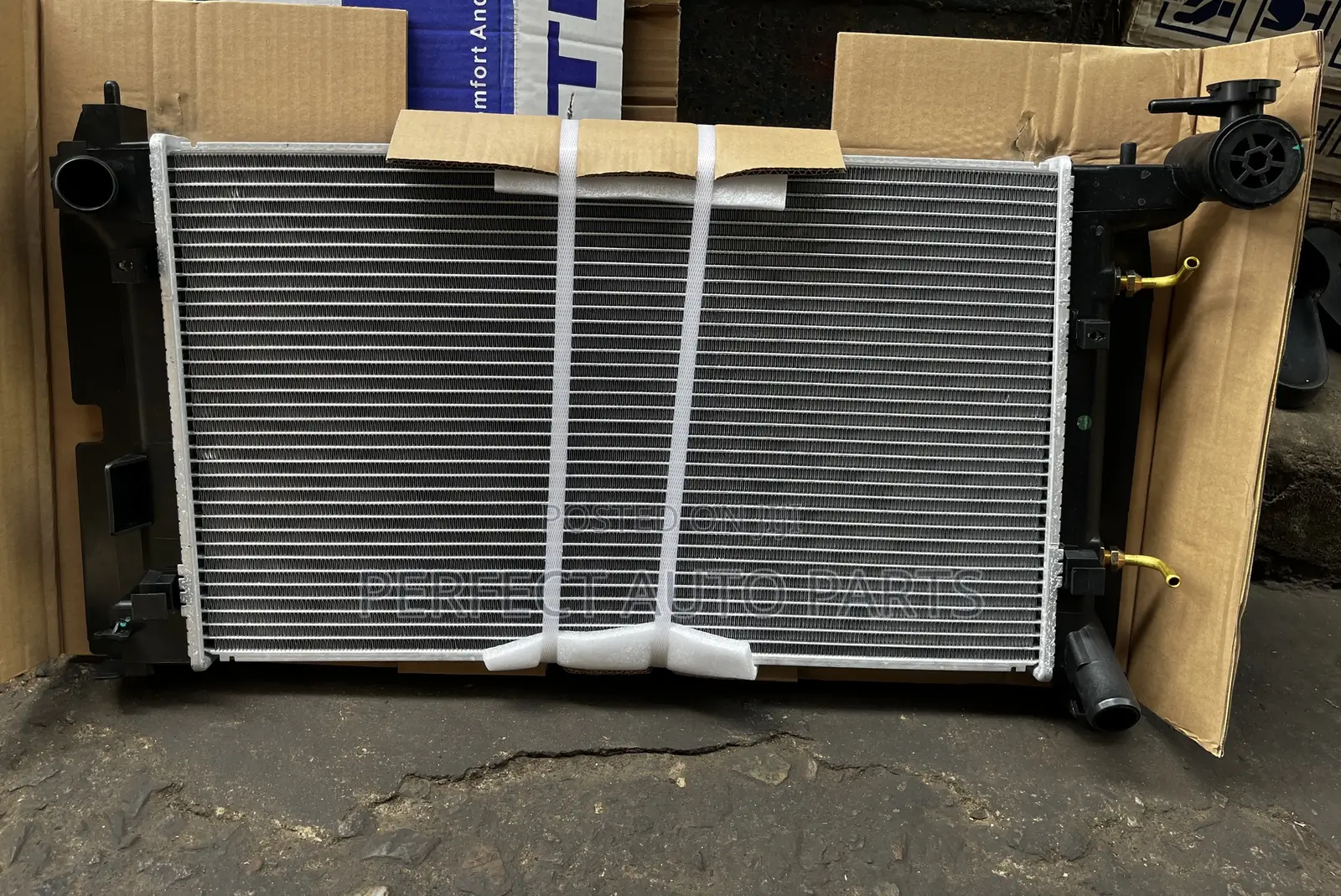 Corolla S 2003 2004 2005 2006 2007 Radiator / Water Tank