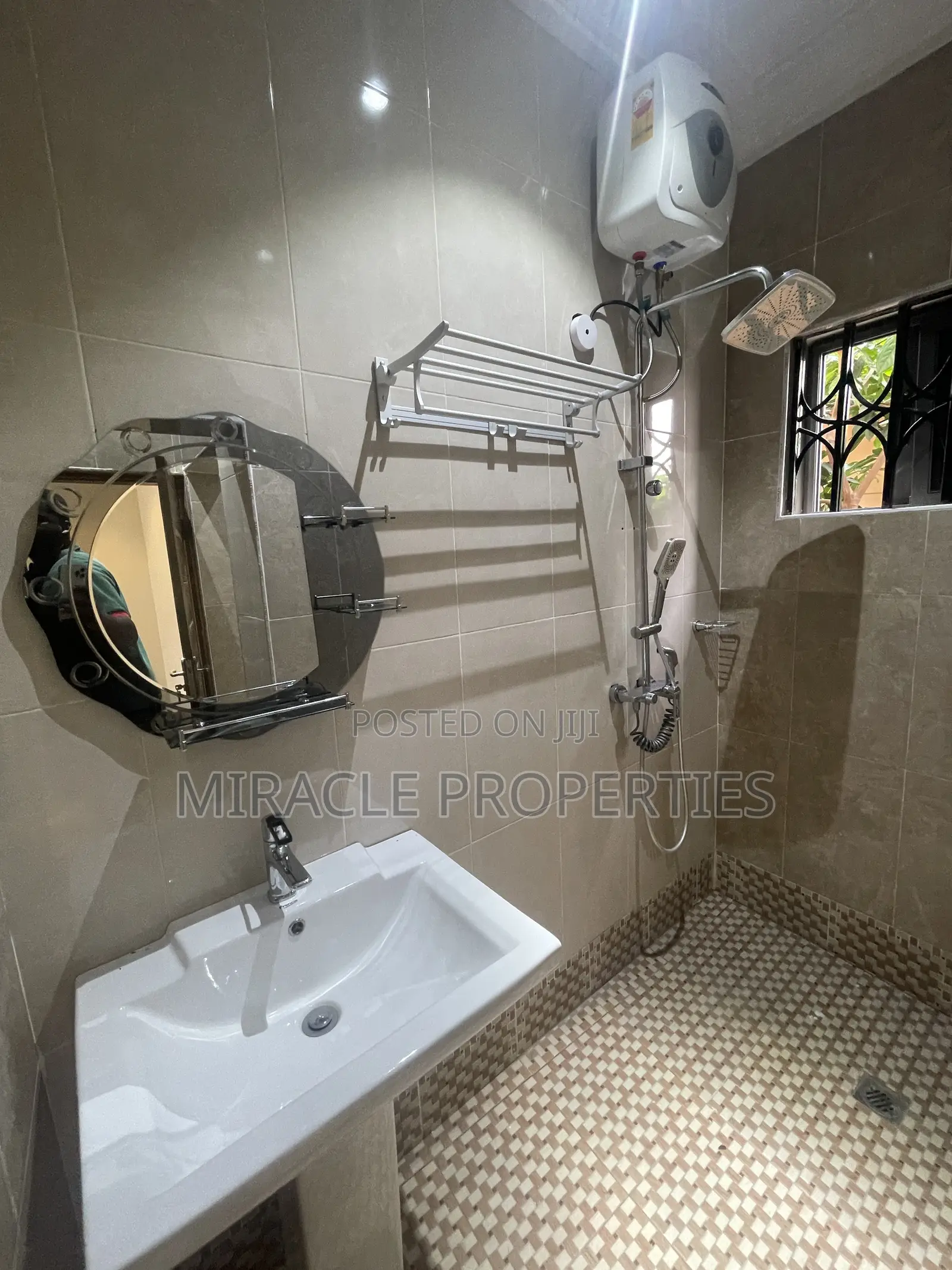 2bdrm Apartment in Miracle Properties, Madina for rent