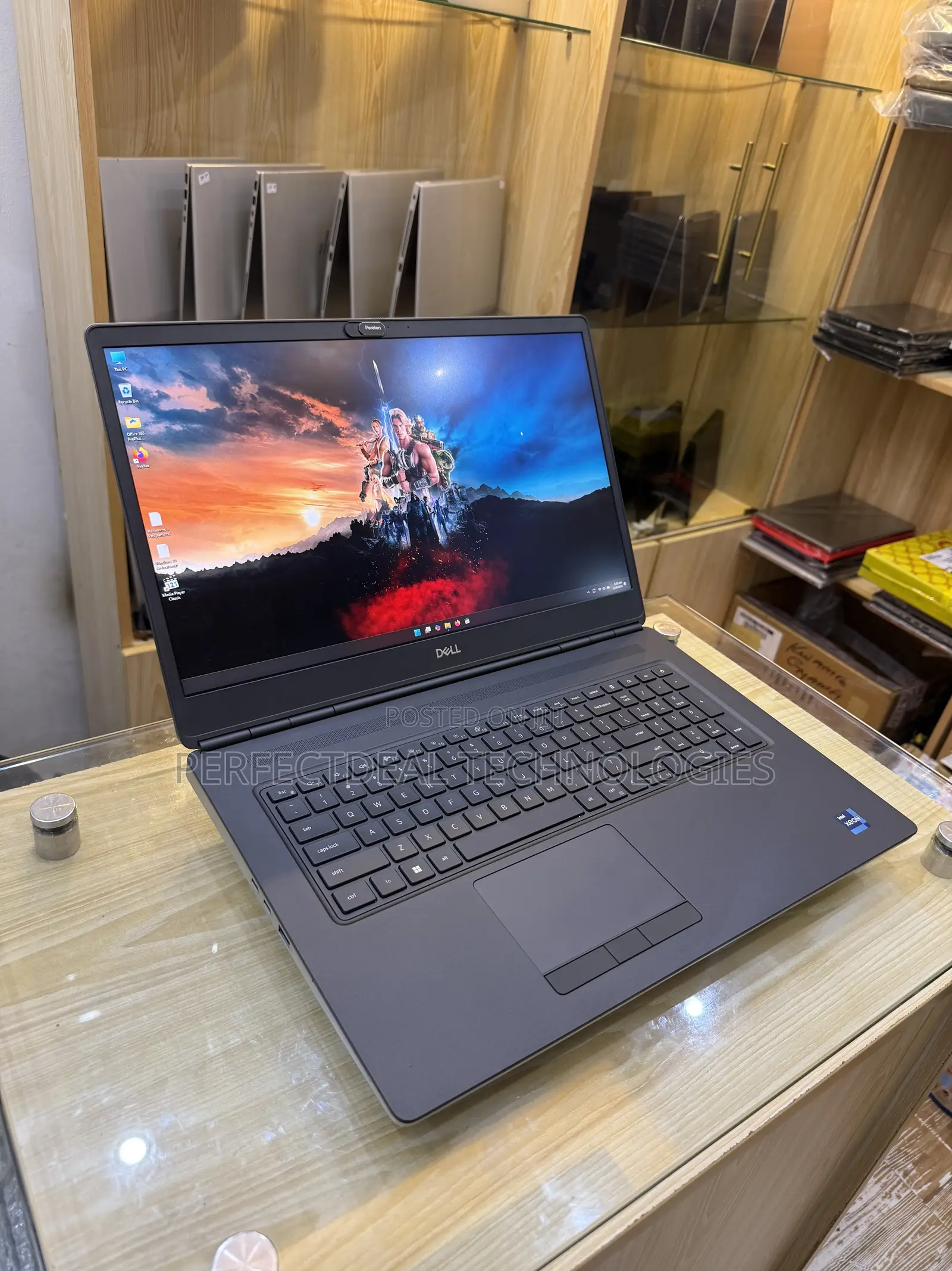 New Laptop Dell Precision 7760 32GB Intel Xeon SSD 1T