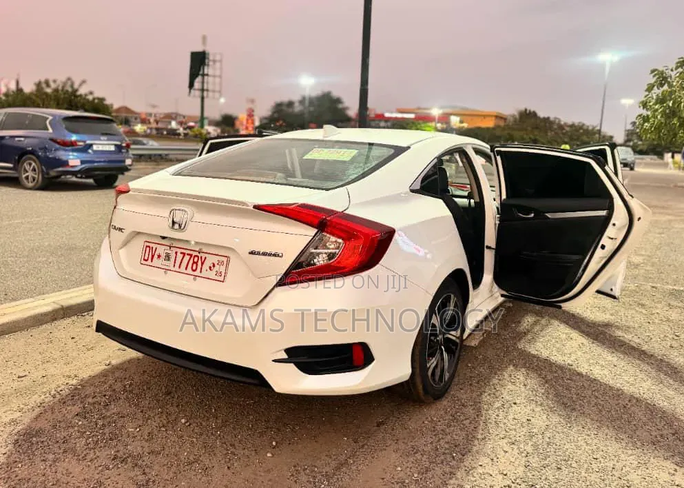 Honda Civic Touring 4dr Sedan (1.5L 4cyl) 2017 White