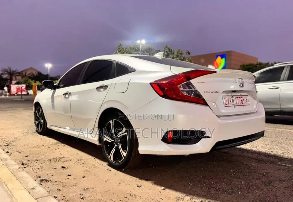Honda Civic Touring 4dr Sedan (1.5L 4cyl) 2017 White
