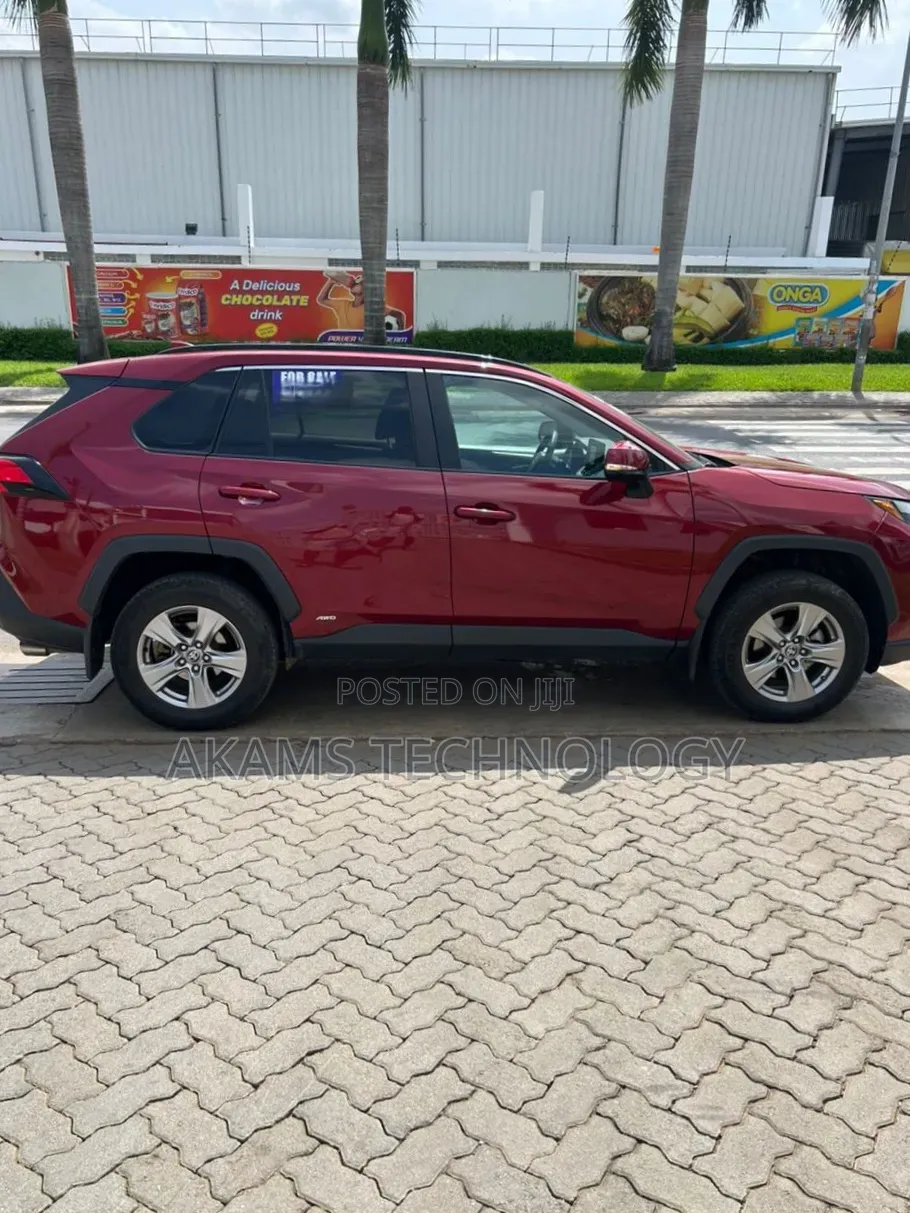 Toyota RAV4 XLE 2022 Red