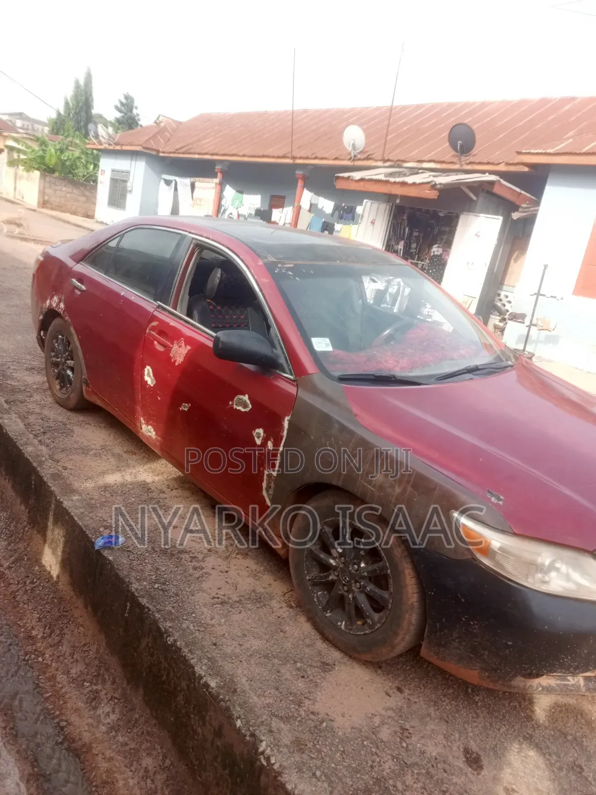 Toyota Camry Base 4dr Sedan (2.5L 4cyl 6M) 2010