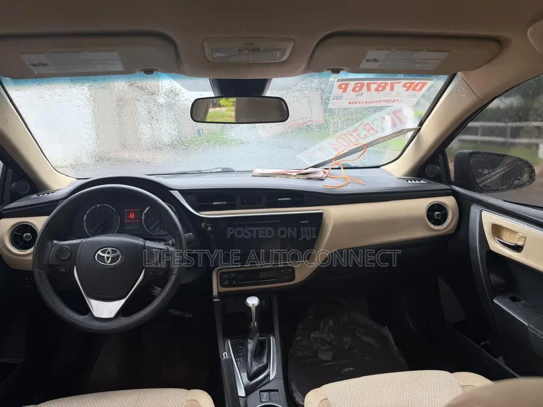 Toyota Corolla LE ECO 4dr Sedan (1.8L 4cyl CVT) 2017 White