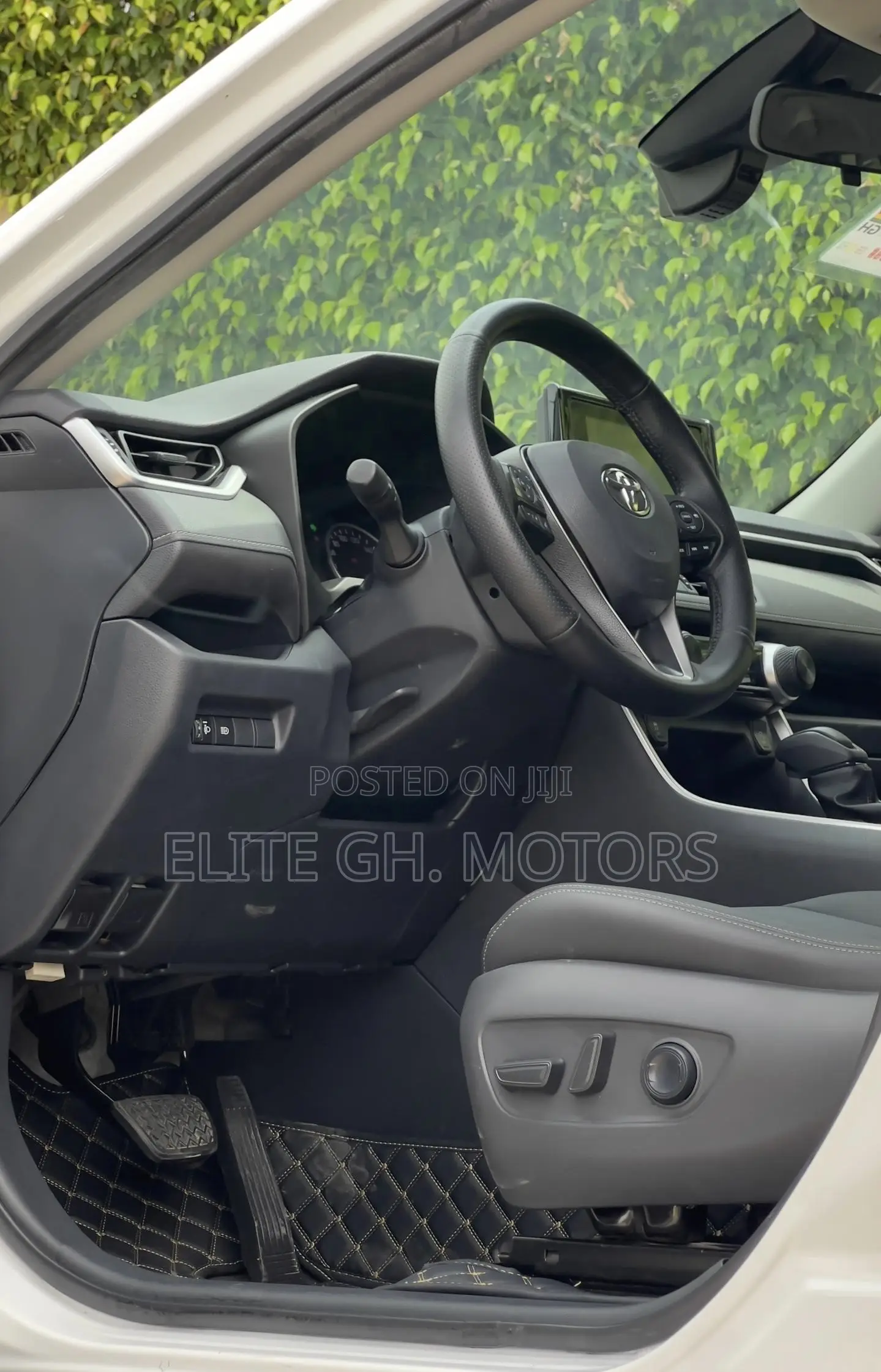 Toyota RAV4 2021 White