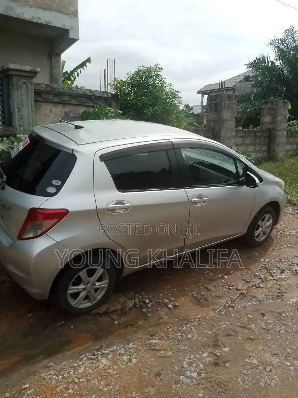 Toyota Vitz 2012 Silver