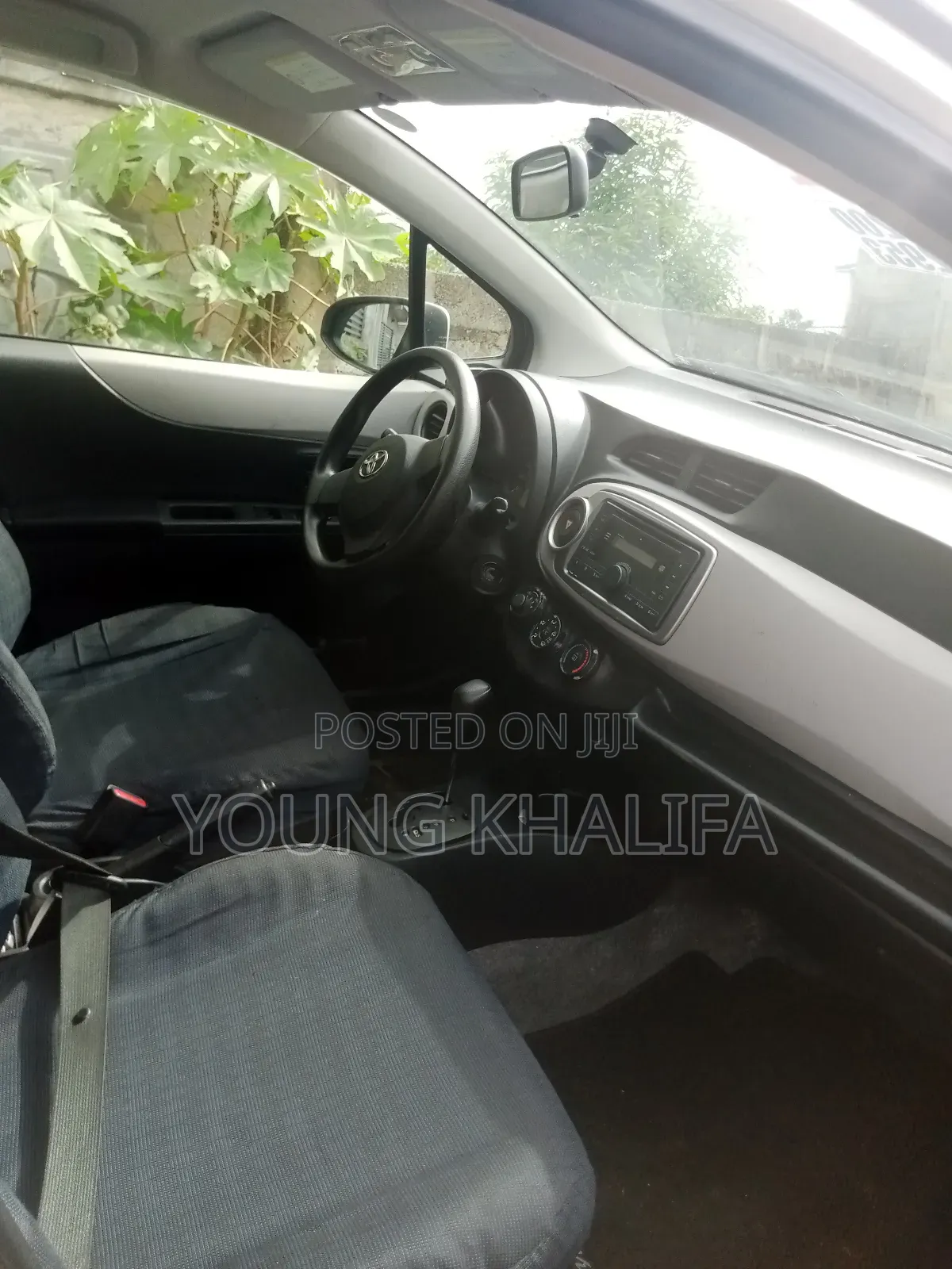Toyota Vitz 2012 Silver