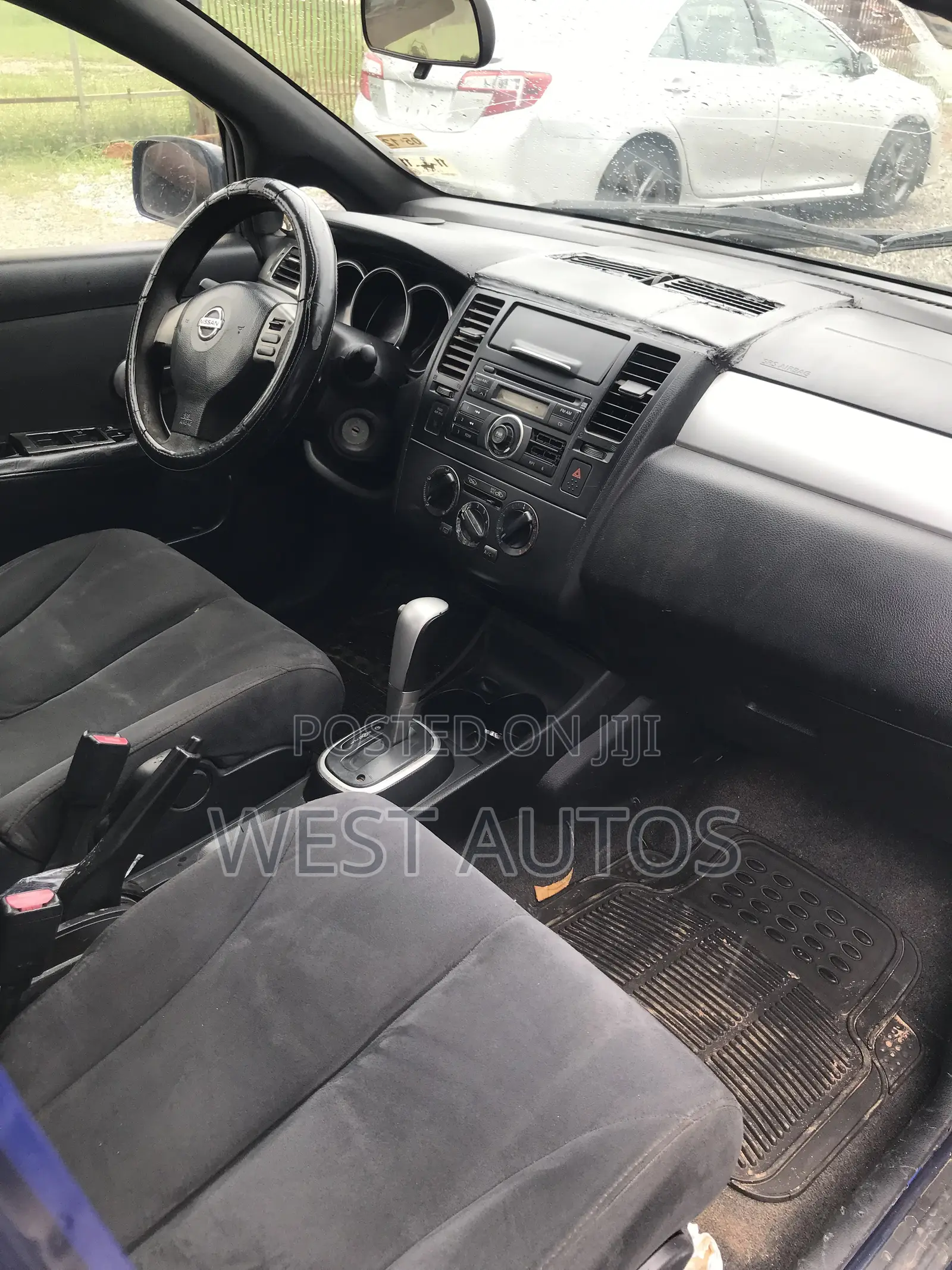 Nissan Versa 2010 Blue