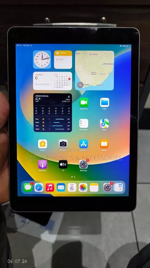 Apple iPad 9.7 4 GB Black