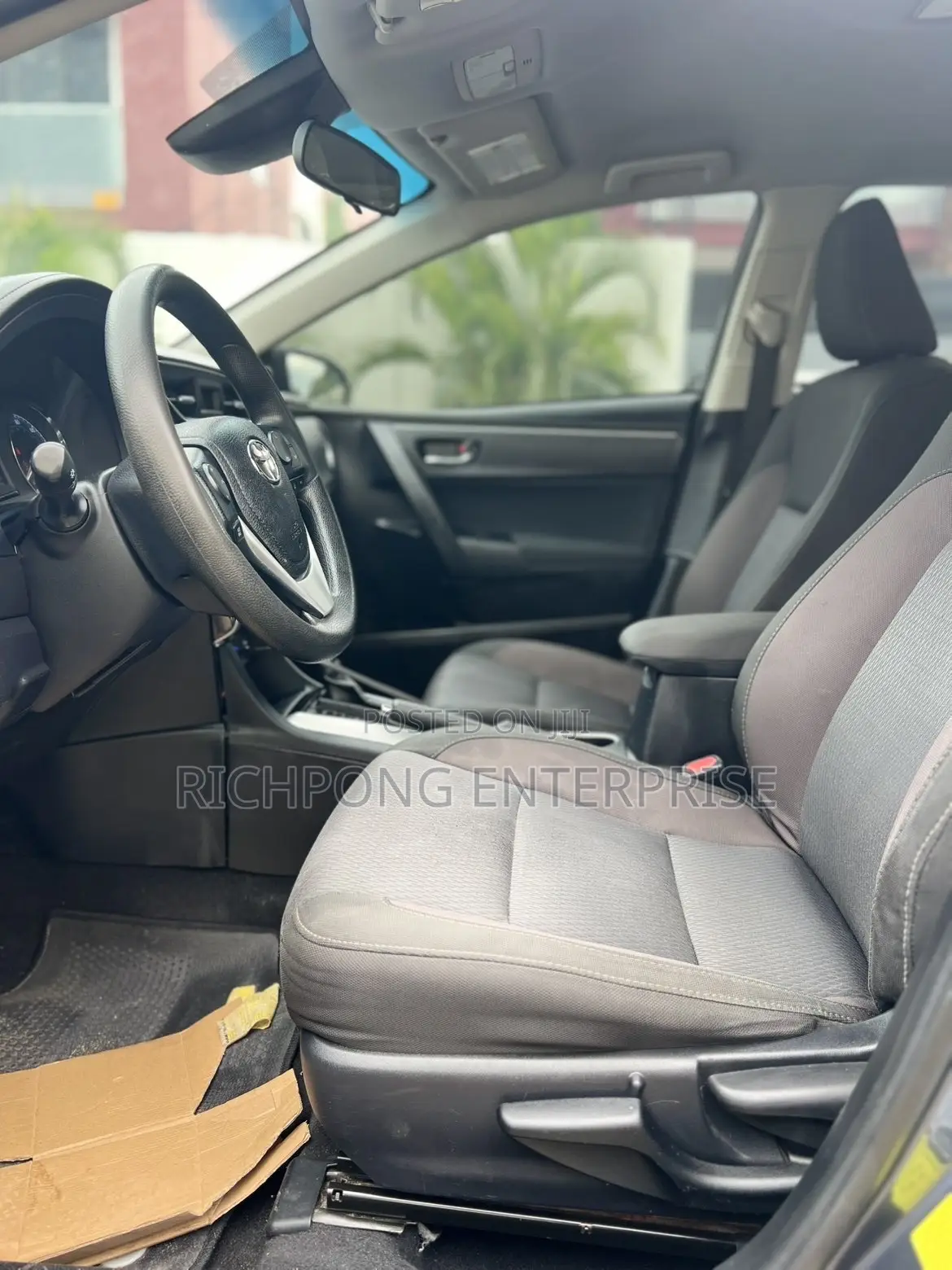Toyota Corolla LE 4dr Sedan (1.8L 4cyl CVT) 2017 Gray