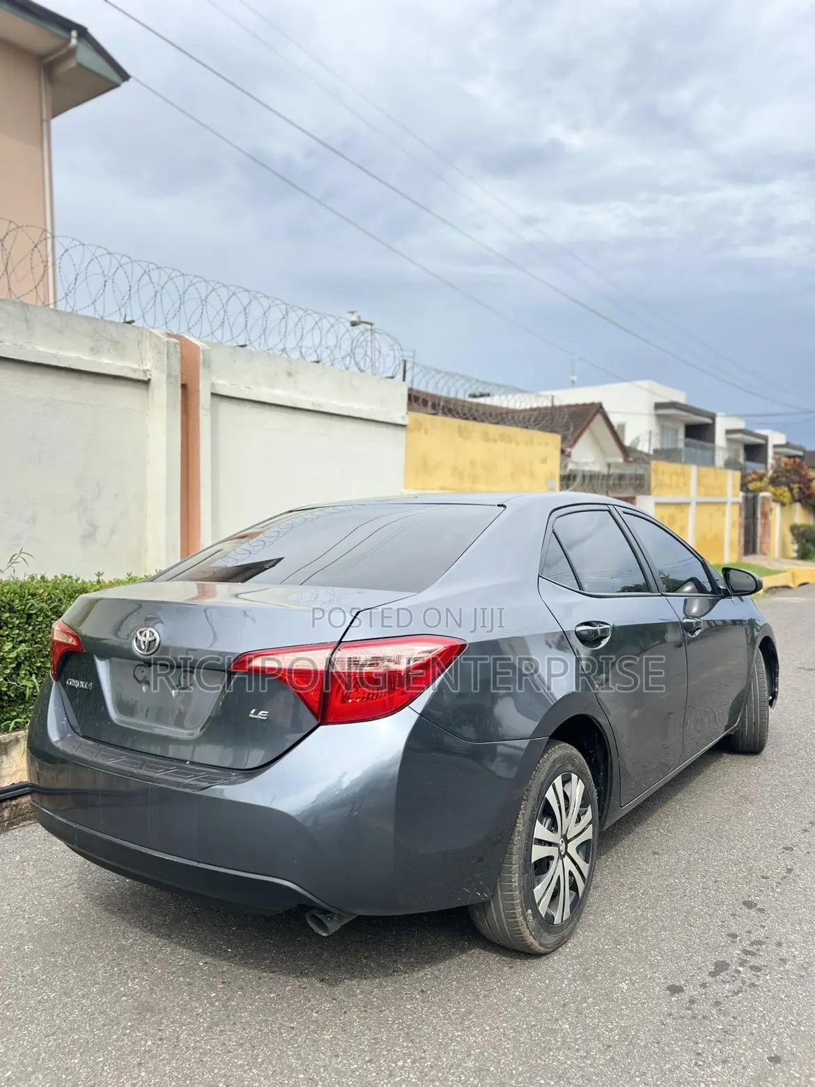 Toyota Corolla LE 4dr Sedan (1.8L 4cyl CVT) 2017 Gray