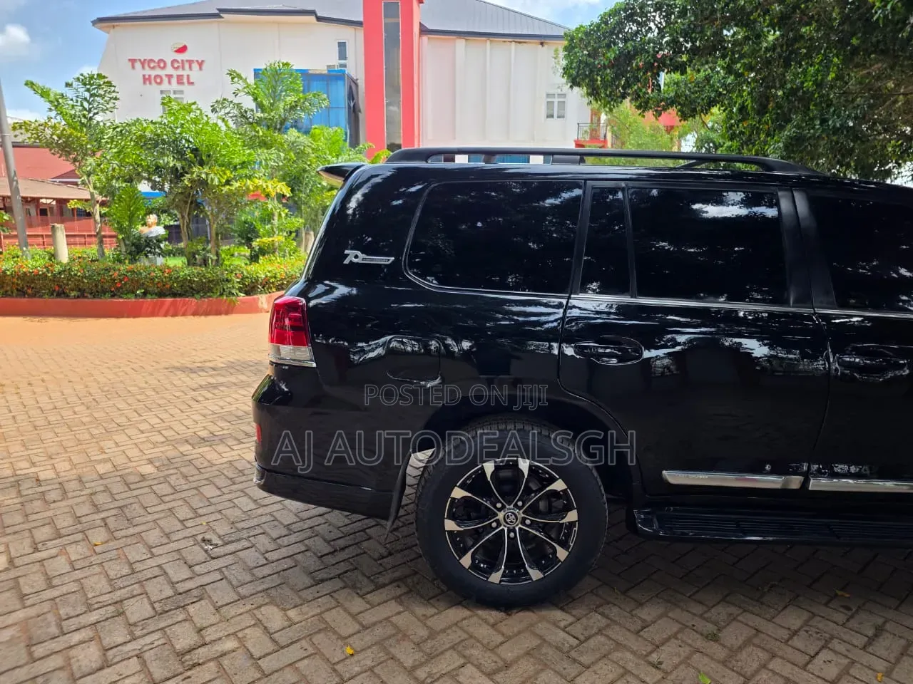 Toyota Land Cruiser 4.5 V8 VXR 2013 Black