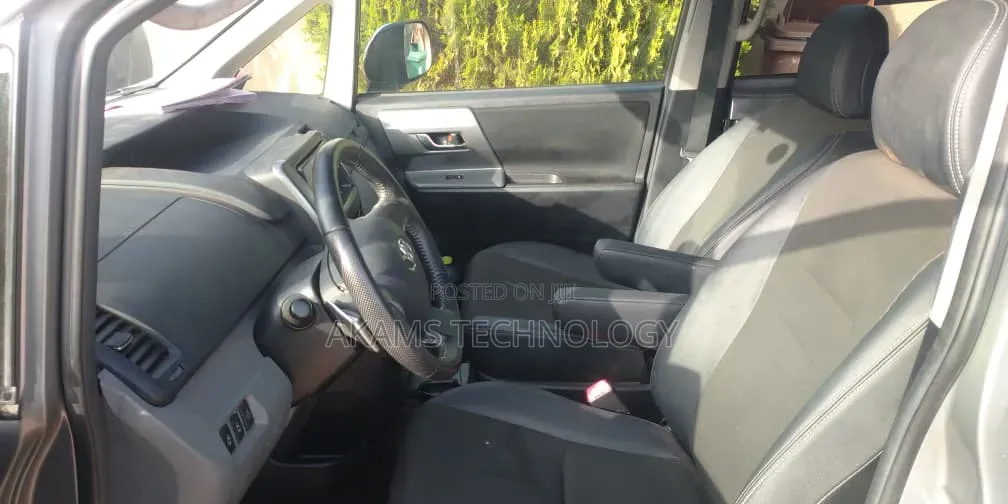 Toyota Voxy 2013 Gray