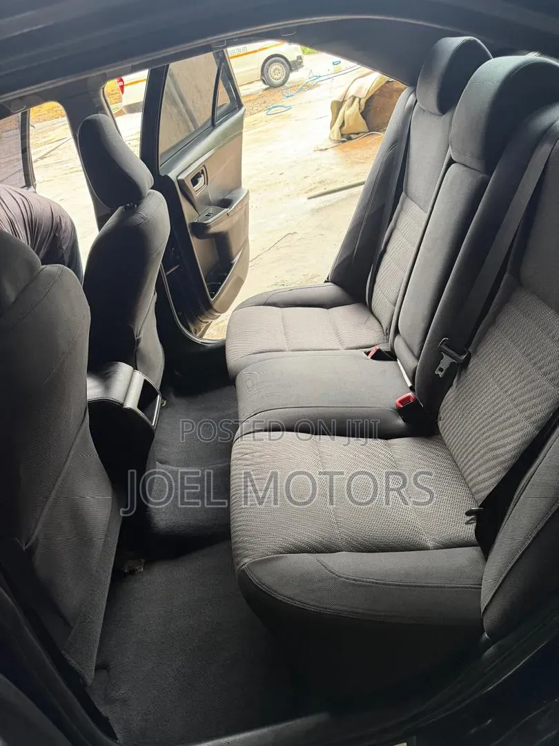 Toyota Camry LE 4dr Sedan (2.5L 4cyl 6A) 2017 Gray