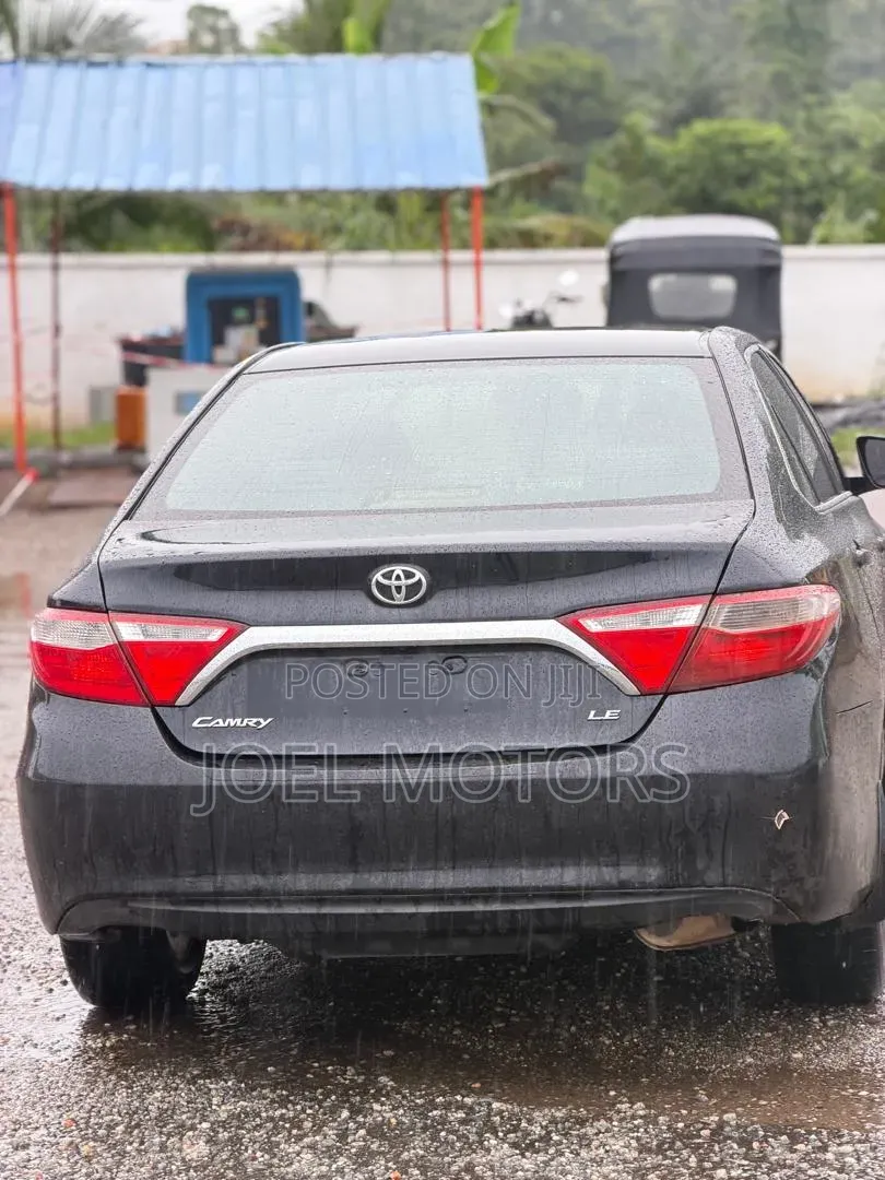 Toyota Camry LE 4dr Sedan (2.5L 4cyl 6A) 2017 Gray