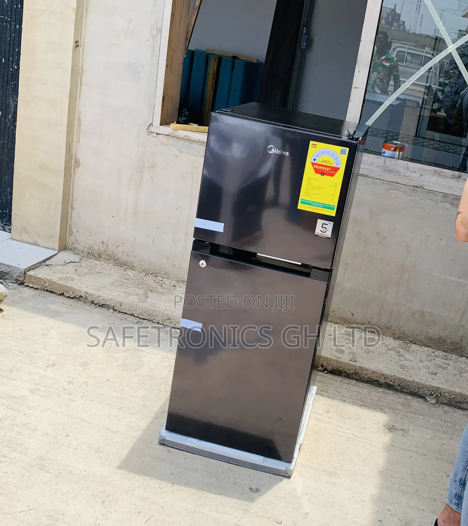 Exclusive 127l Jazz Black Top Mount Refrigerator Mdrt187fgg28