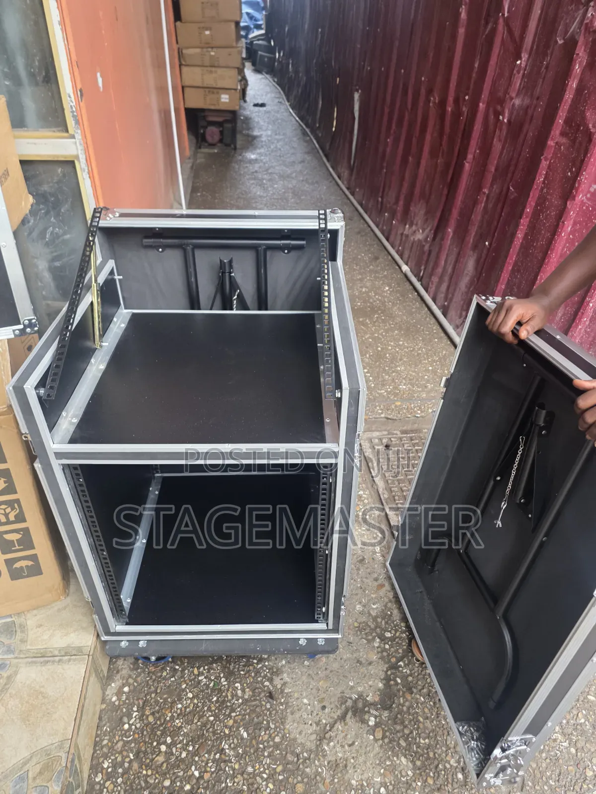 16 Unit Rack