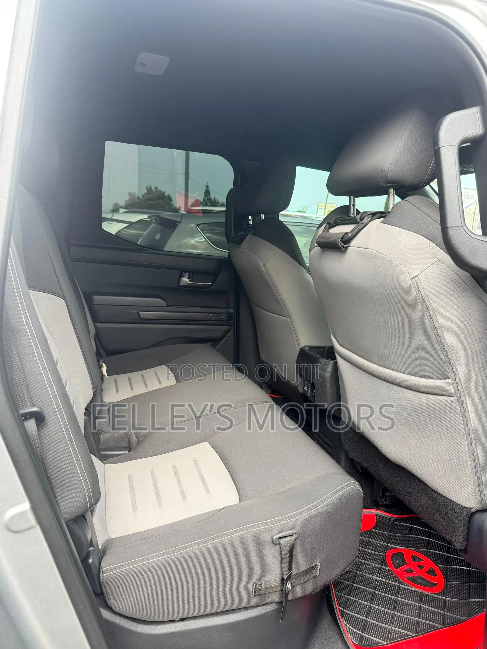 Toyota Tacoma 2024 Silver
