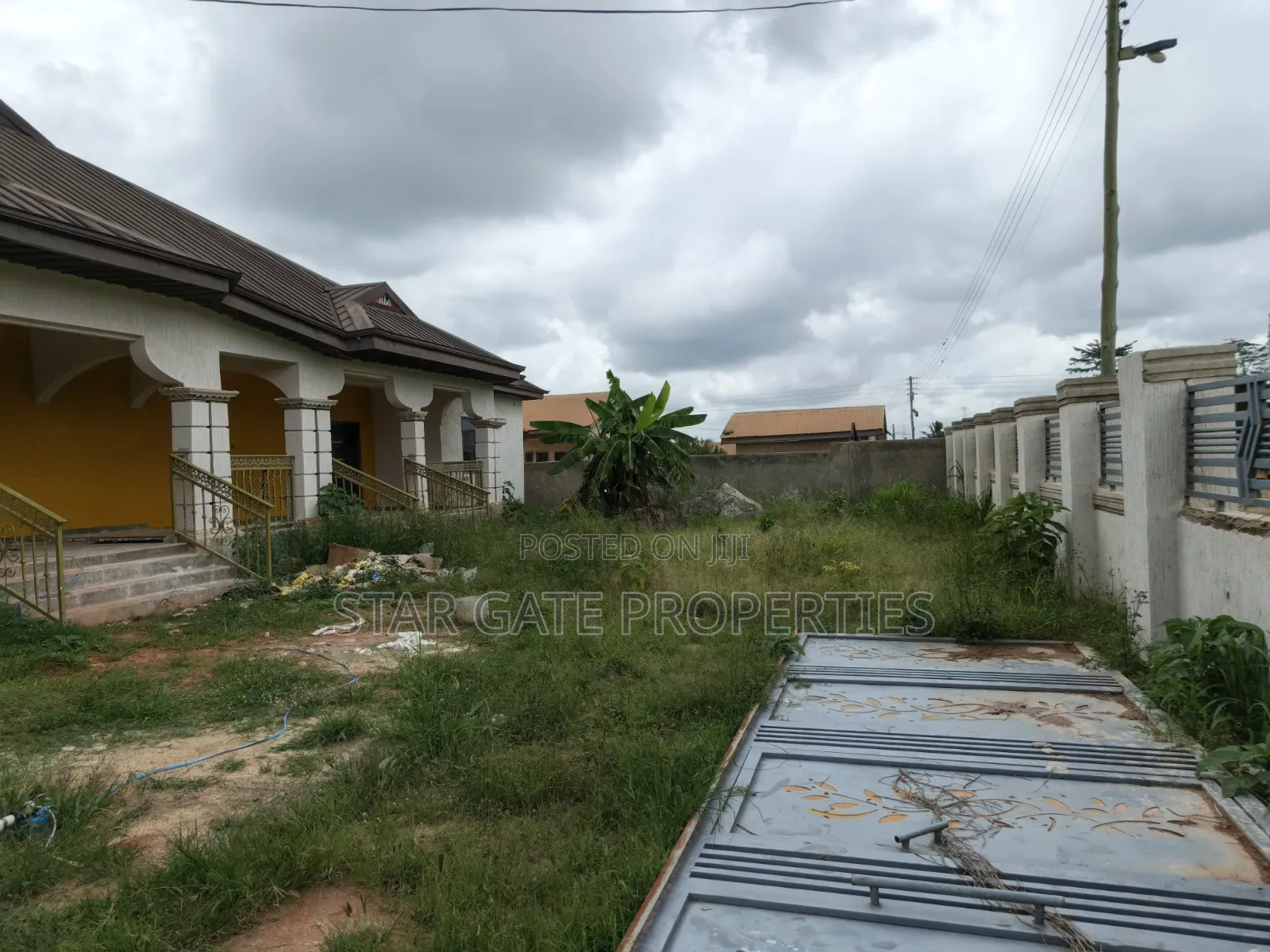 10bdrm House in Adesina ( Near, Kumasi Metropolitan for sale