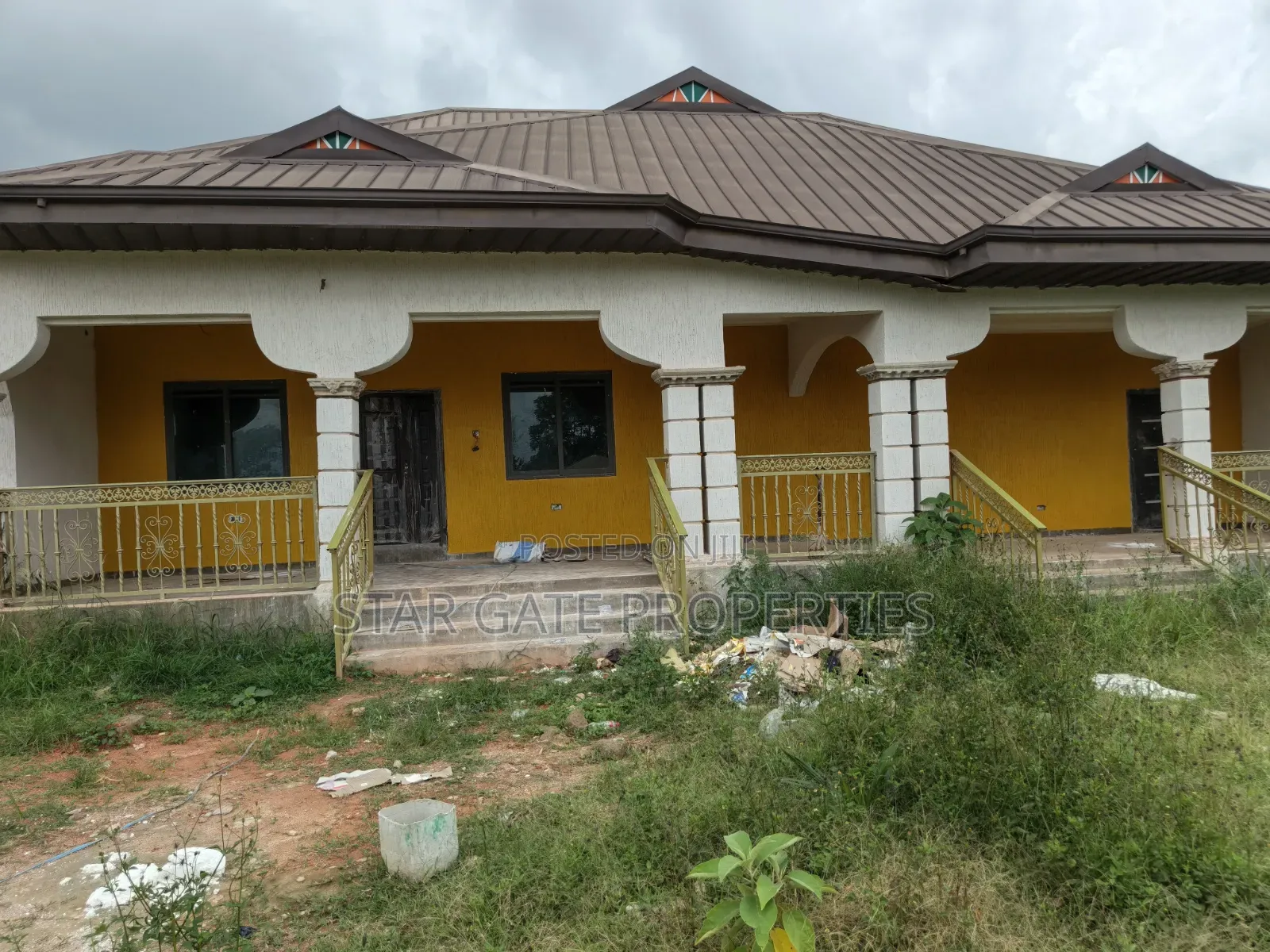10bdrm House in Adesina ( Near, Kumasi Metropolitan for sale