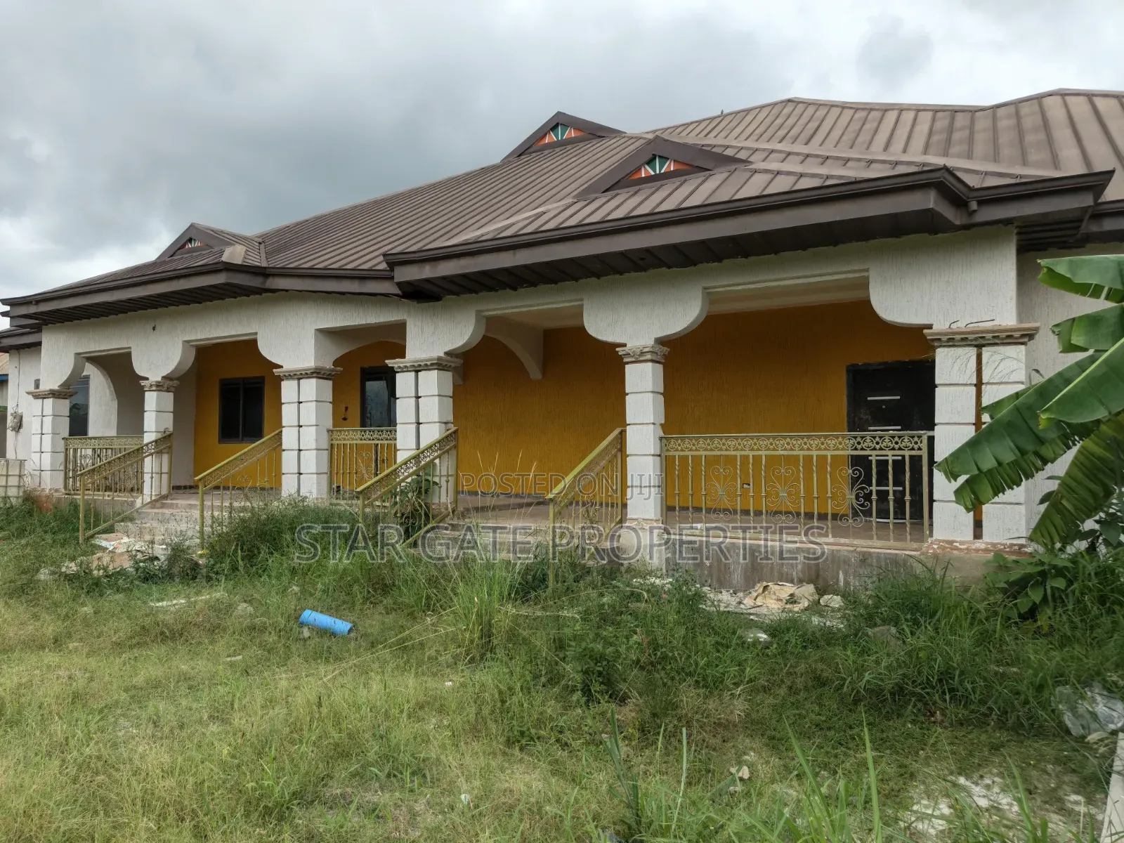 10bdrm House in Adesina ( Near, Kumasi Metropolitan for sale