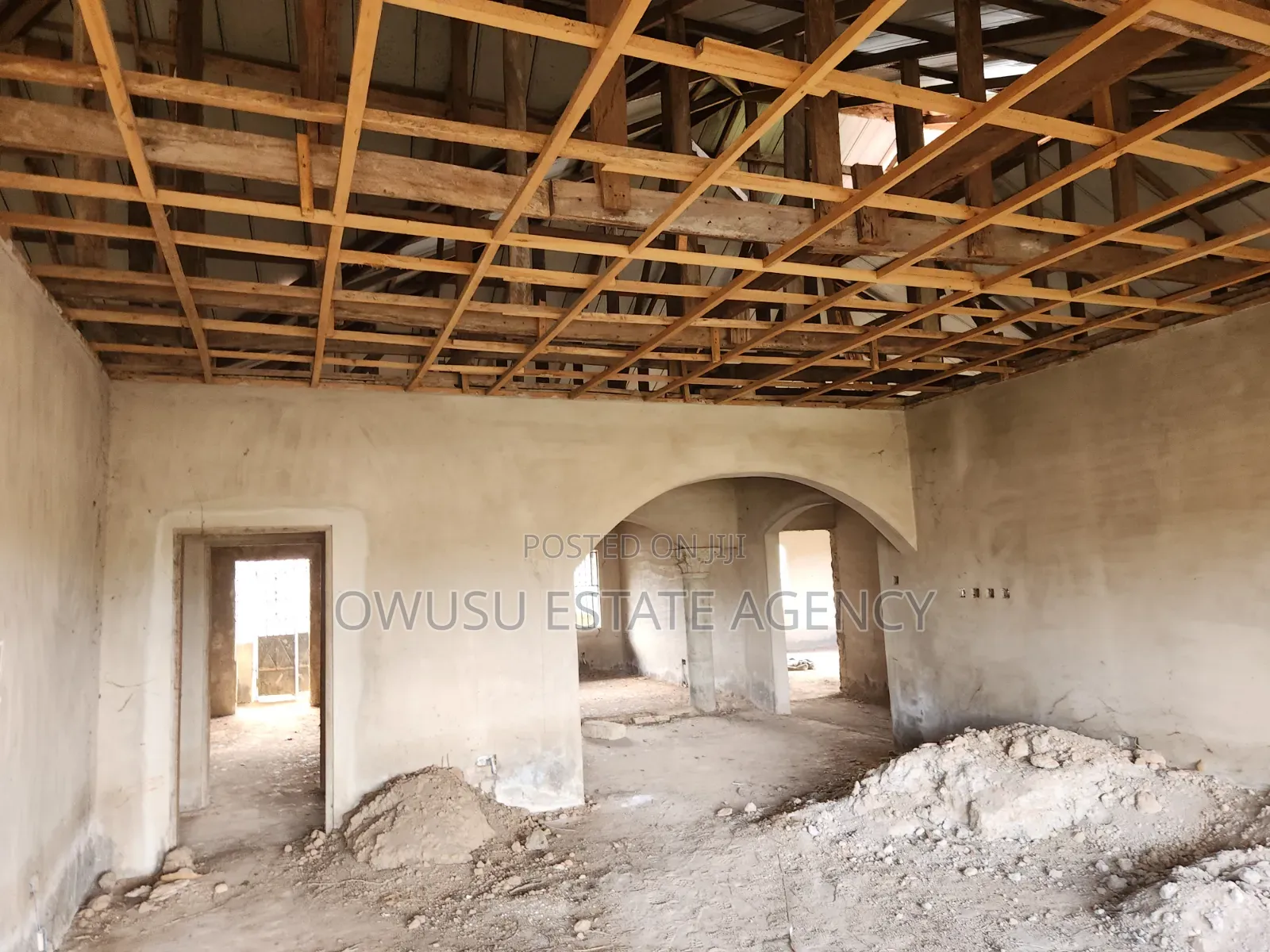 6bdrm House in Santasi Kokobeng, Kumasi Metropolitan for sale