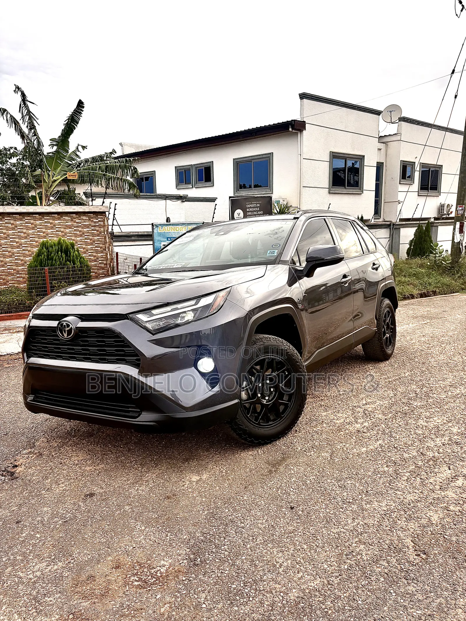Toyota RAV4 XLE FWD 2023 Gray