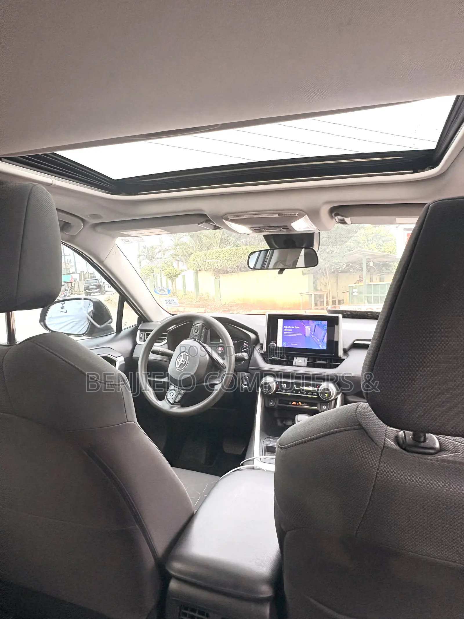 Toyota RAV4 XLE FWD 2023 Gray