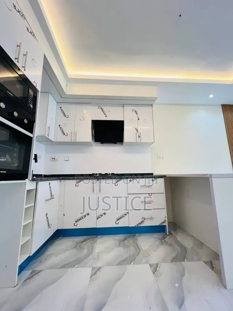 2bdrm House in Ashaley Botwe, School Junction for rent