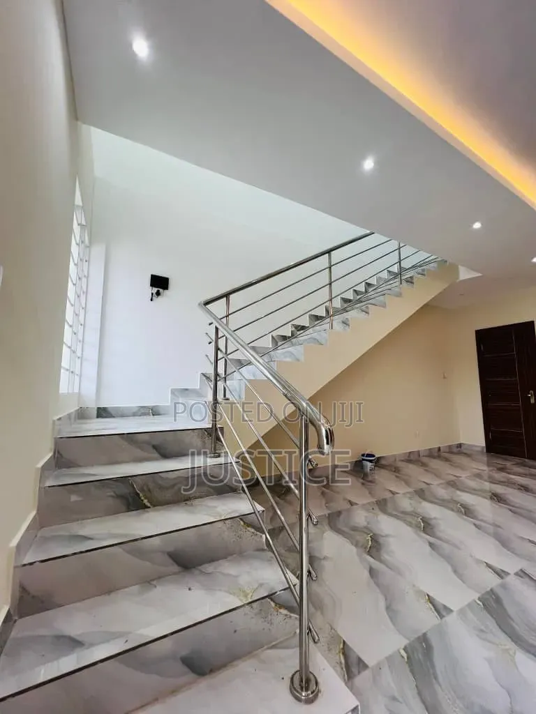 2bdrm House in Ashaley Botwe, School Junction for rent