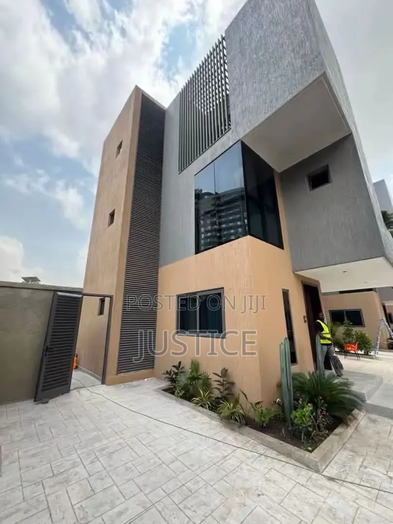 4bdrm House in Airport Residential for sale