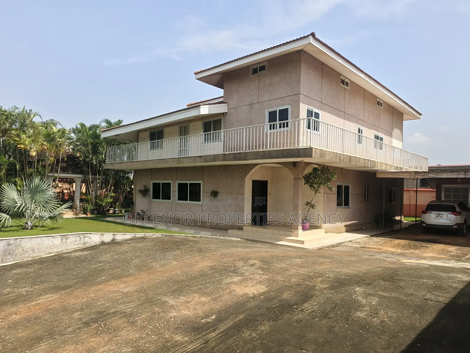 5bdrm House in Community6, Tema Metropolitan for sale