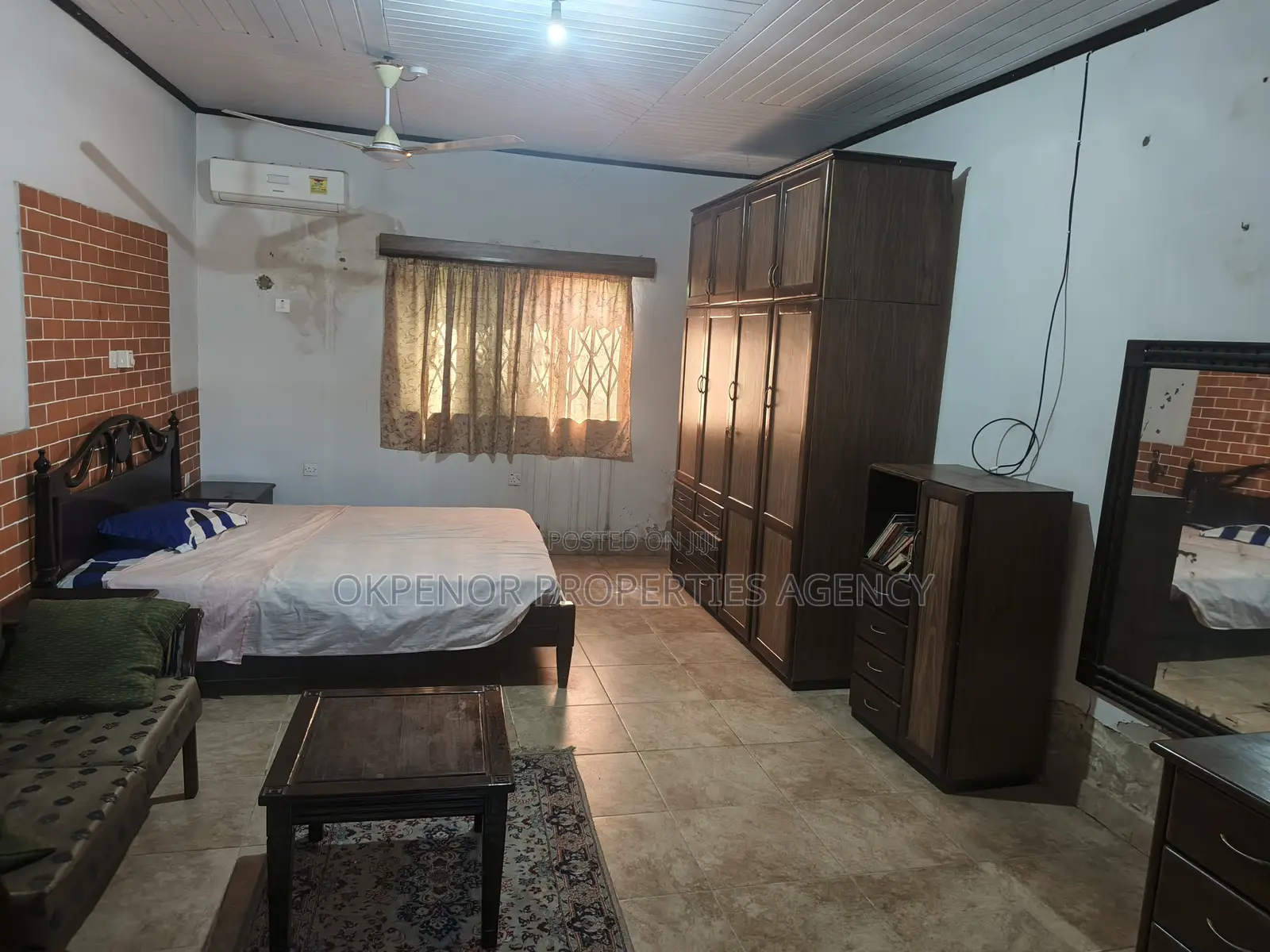 5bdrm House in Community6, Tema Metropolitan for sale