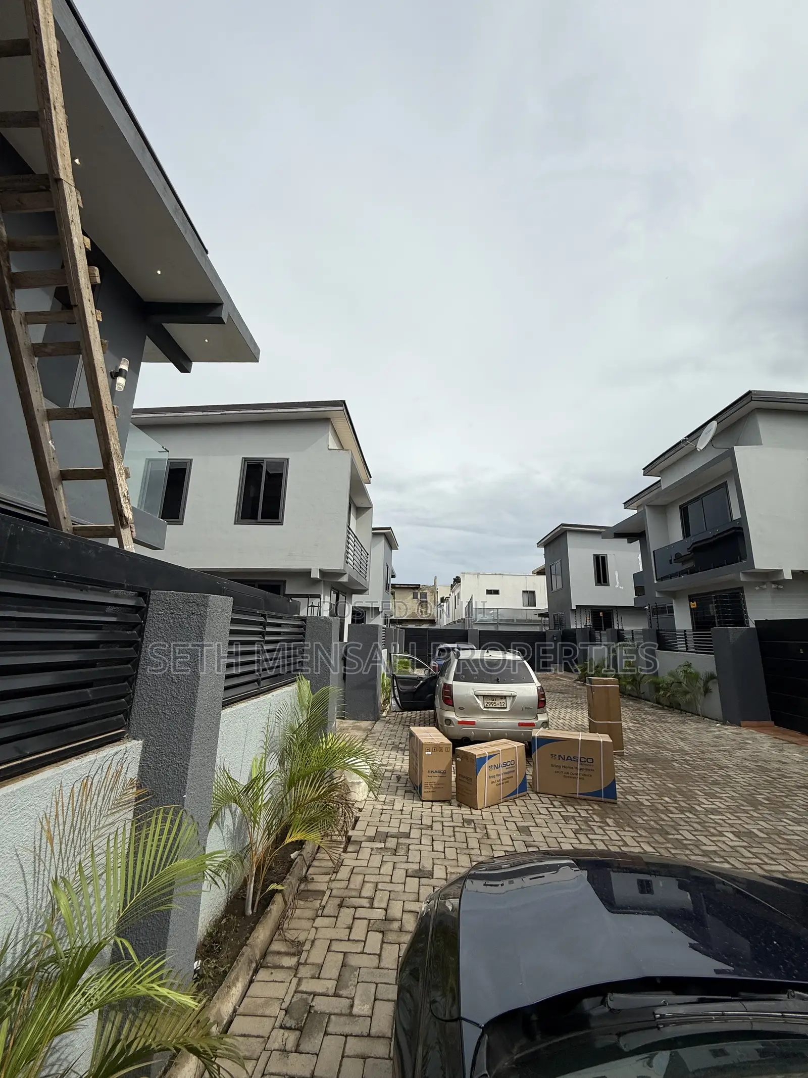 3bdrm House in 3 Bedroom House For, ECOMOG for sale