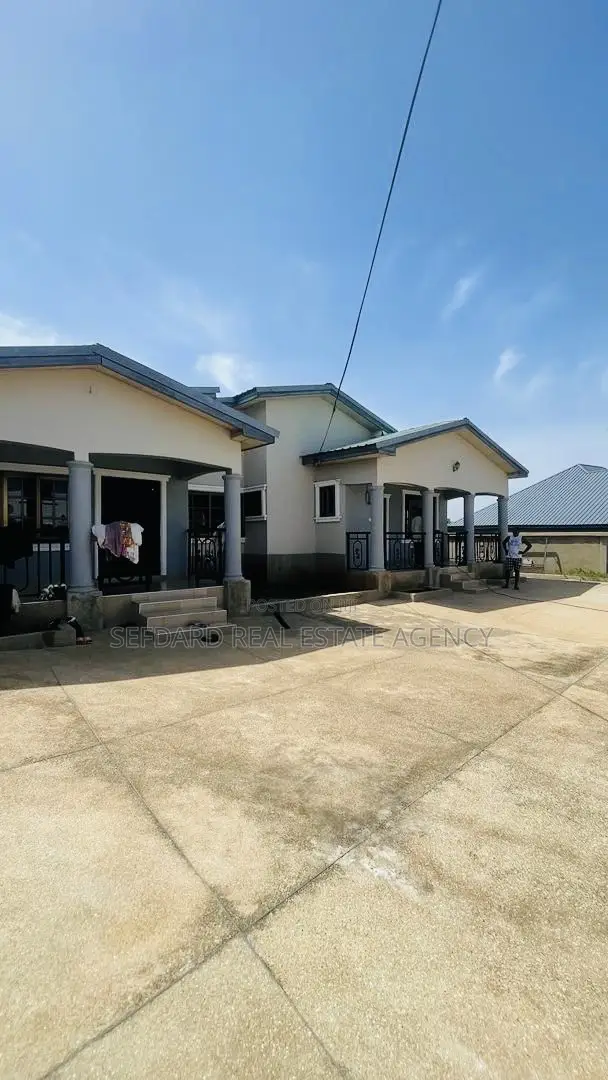 2bdrm Apartment in Sefdard Properties, Pokuase for rent