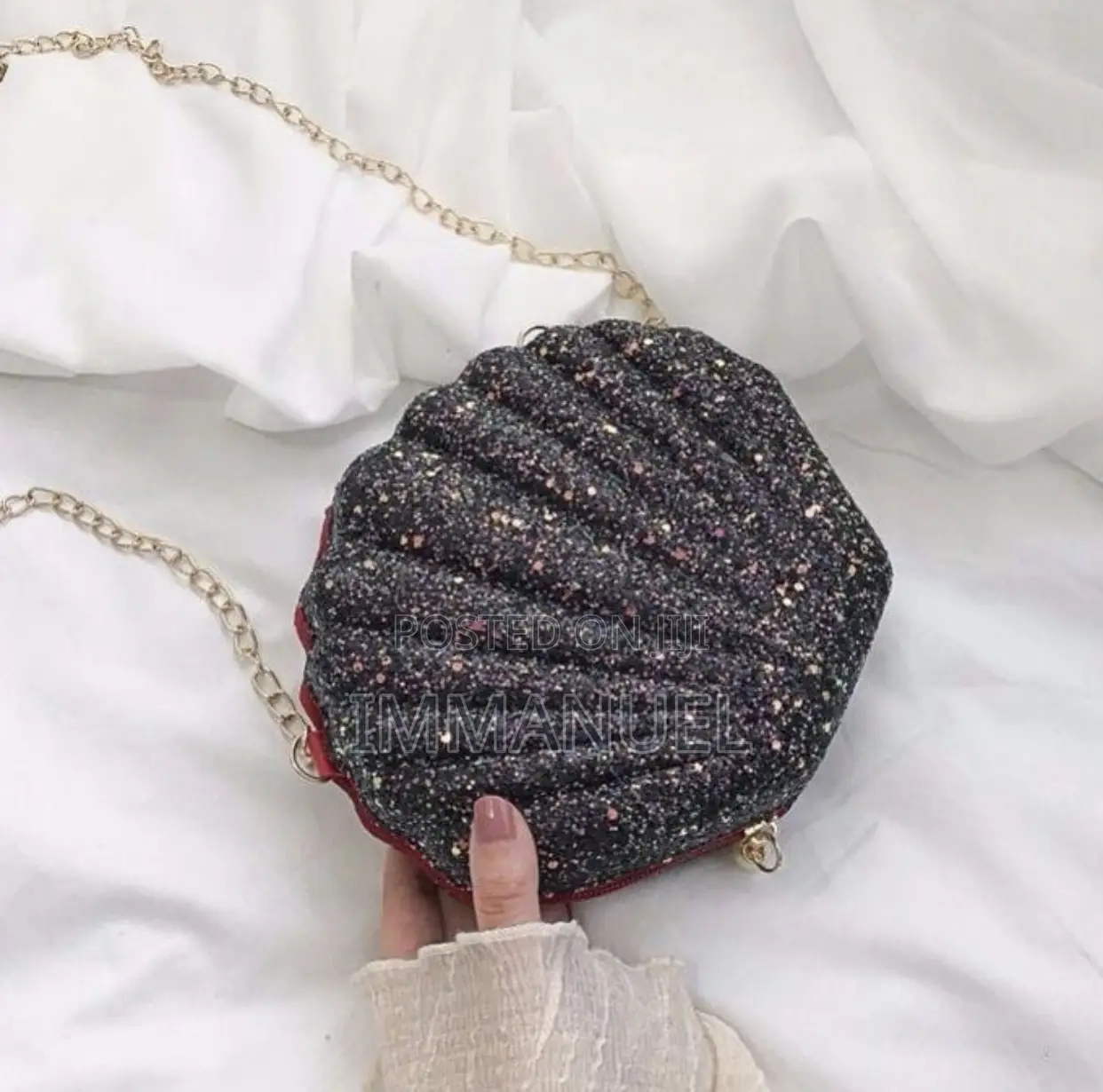 Shell-Shaped Glitter Clutch Bag