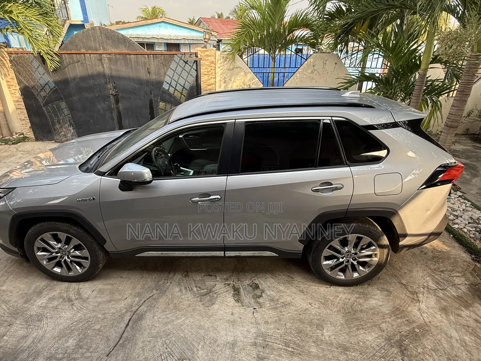 Toyota RAV4 Hybrid 2024 Silver