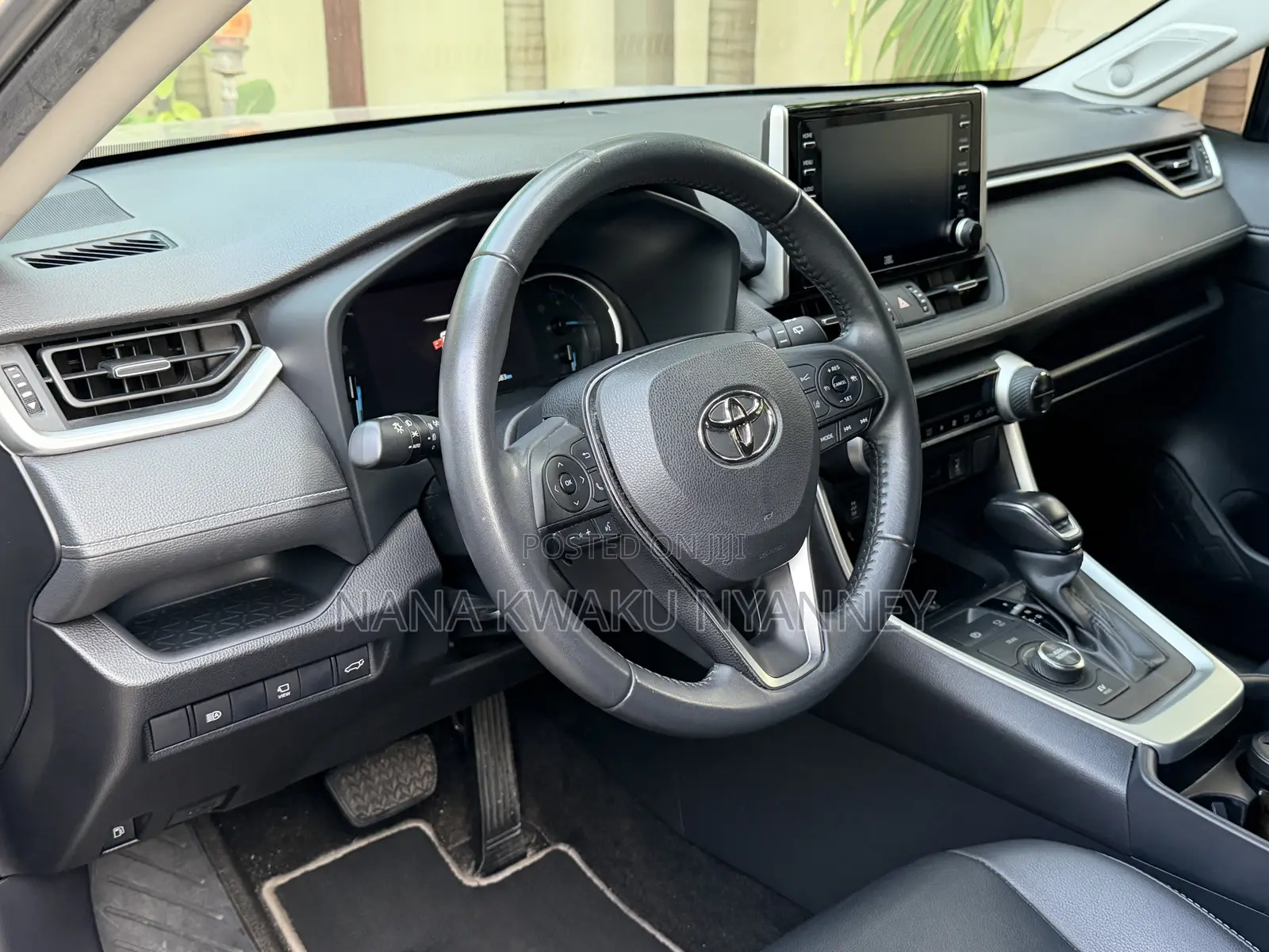 Toyota RAV4 Hybrid 2024 Silver