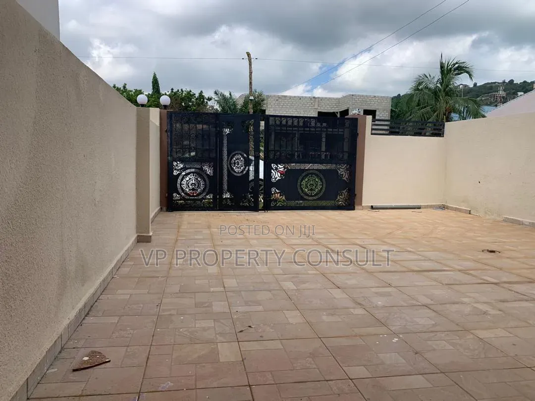 3bdrm House in Oyarifa Mall Area for rent