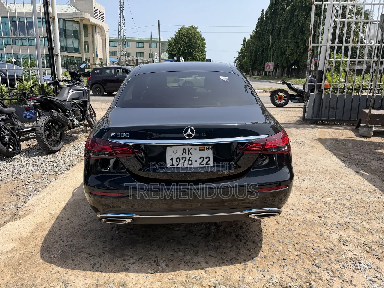 Mercedes-Benz E300 2022 Black