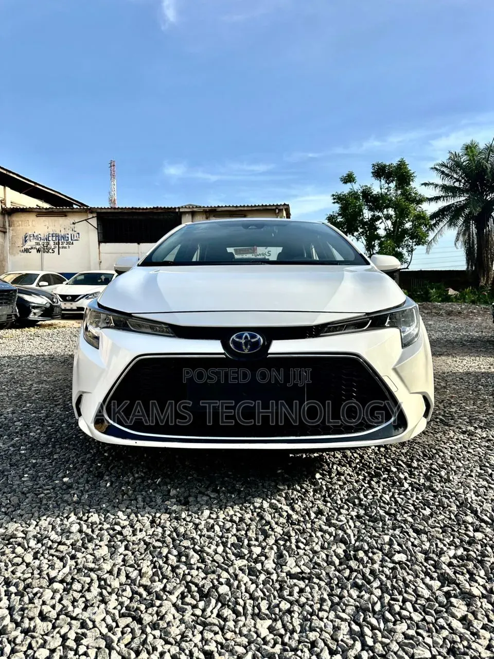 Toyota Corolla SE (1.8L 4cyl 2A) 2018 White