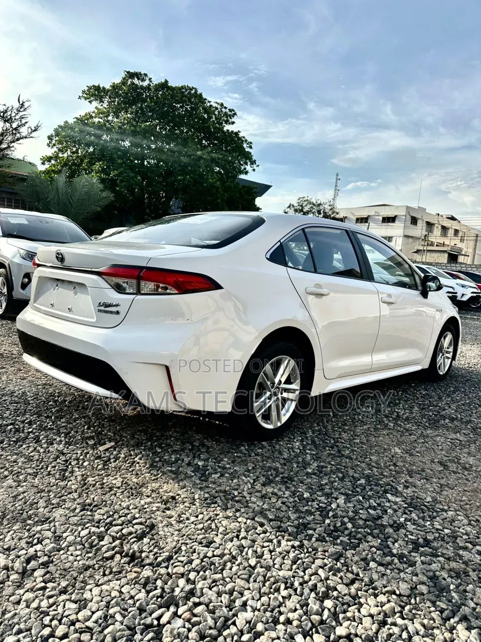 Toyota Corolla SE (1.8L 4cyl 2A) 2018 White